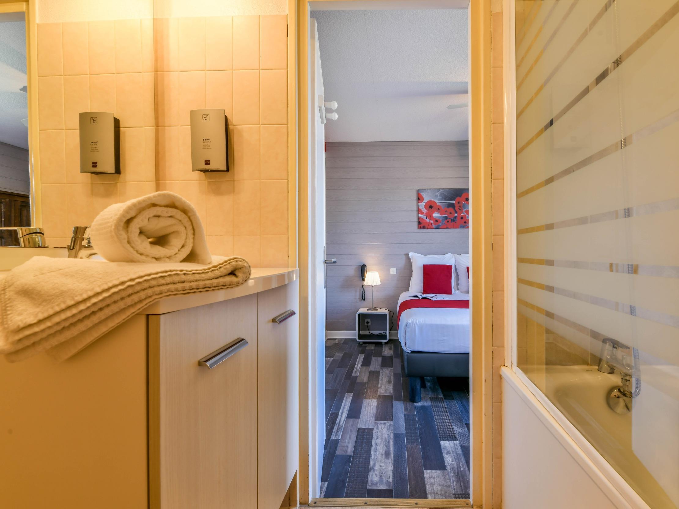 Logis Hostellerie Du Neez Gan 外观 照片
