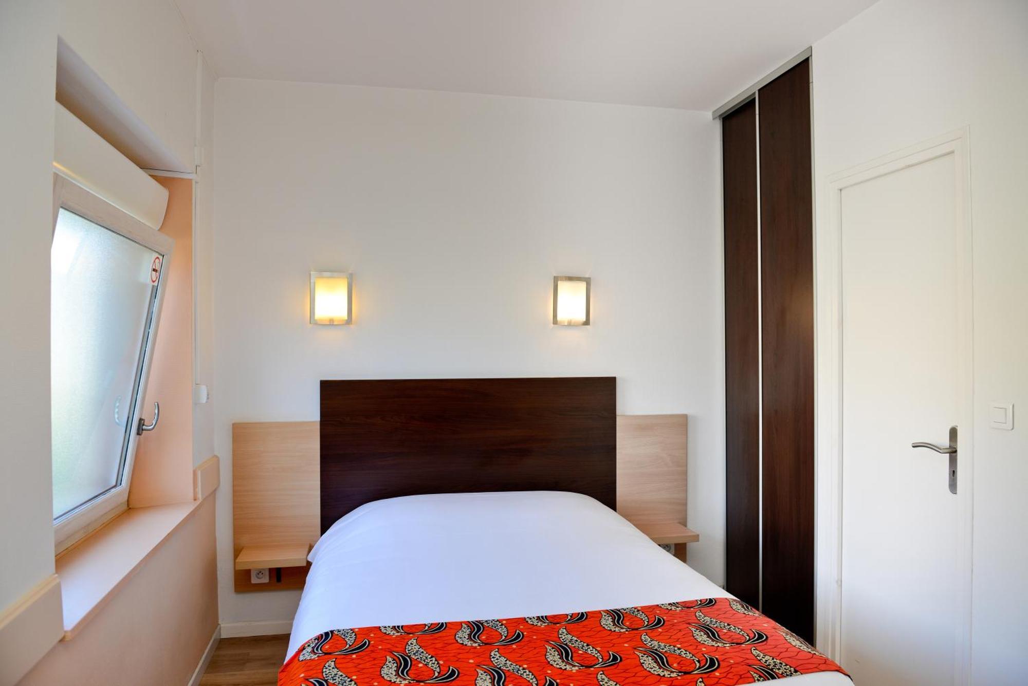 Logis Hostellerie Du Neez Gan 外观 照片