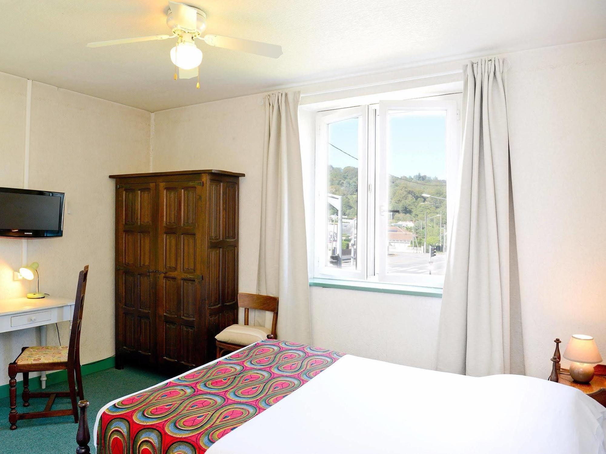 Logis Hostellerie Du Neez Gan 外观 照片