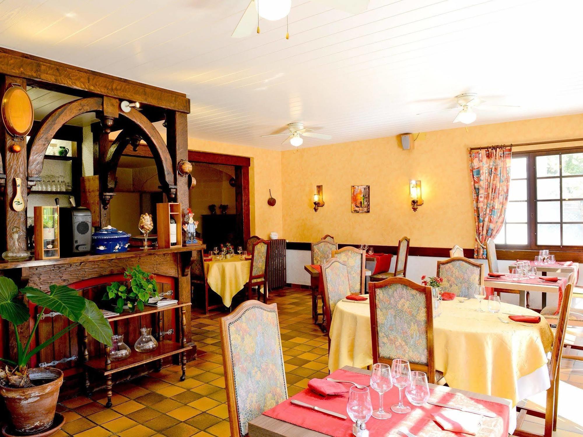 Logis Hostellerie Du Neez Gan 外观 照片